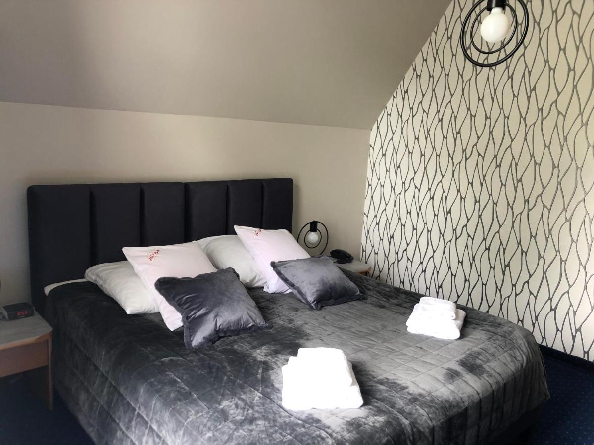 Hotel Bella يلينيا غورا المظهر الخارجي الصورة