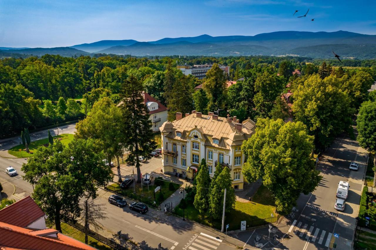 Hotel Bella يلينيا غورا المظهر الخارجي الصورة